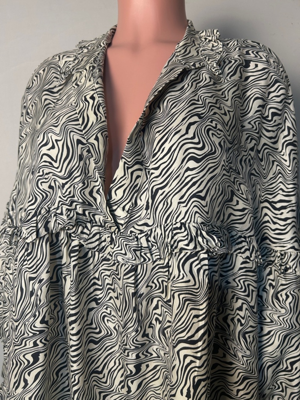 Sandro Paris Women’s 100%Silk Zebra Print Shift Dress Layered Size 42 - Picture 7 of 15